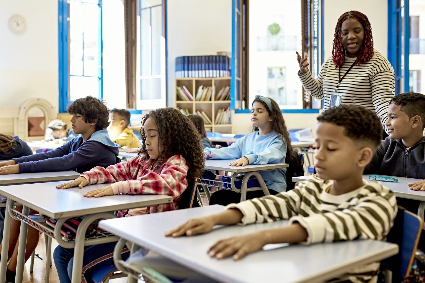 school kids meditating in class